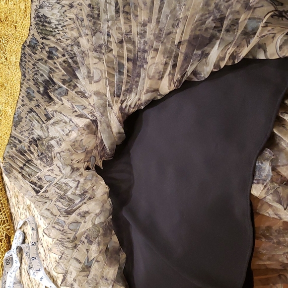 Burberry Dress Viscose in Gold - Picture 5 of 7